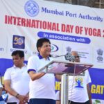 Shri Nitin Gadkari leads the International Yoga Day celebrations in Nagpur